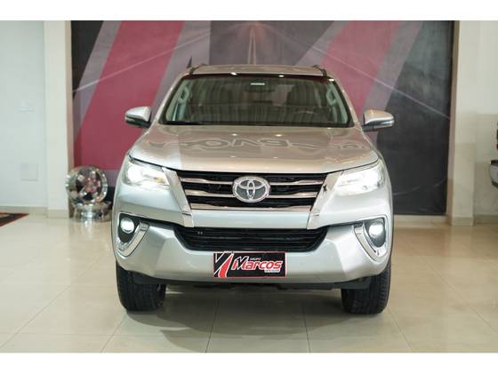 TOYOTA HILUX SW4 2.8 SRX 4X4 16V TURBO INTERCOOLER DIESEL 4P AUTOMÁTICO
